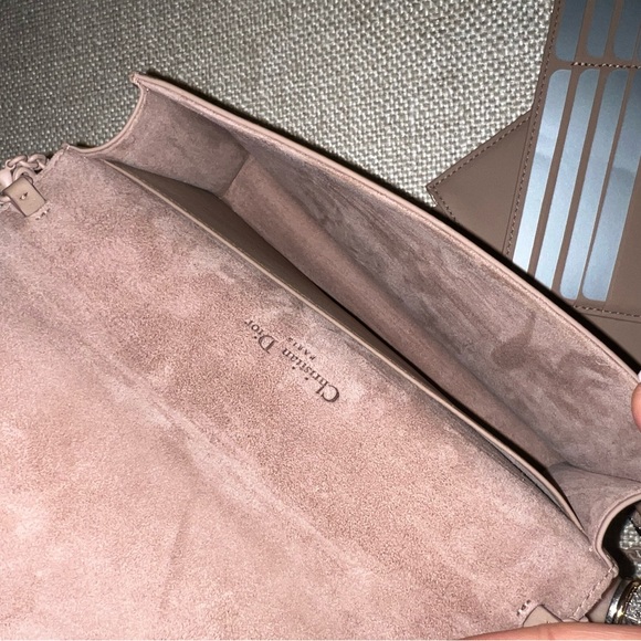 LADY DIOR POUCH
Rose Des Vents Cannage Lambskin - Picture 7 of 9